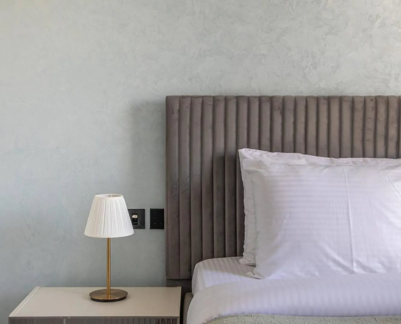 Frank Porter - Wavez Residence Dubai