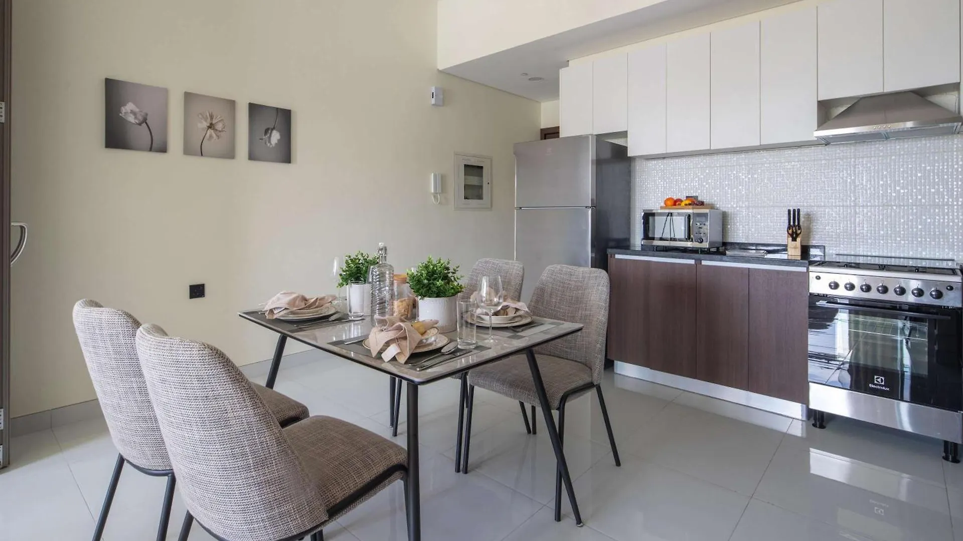 Frank Porter - Wavez Residence Dubai