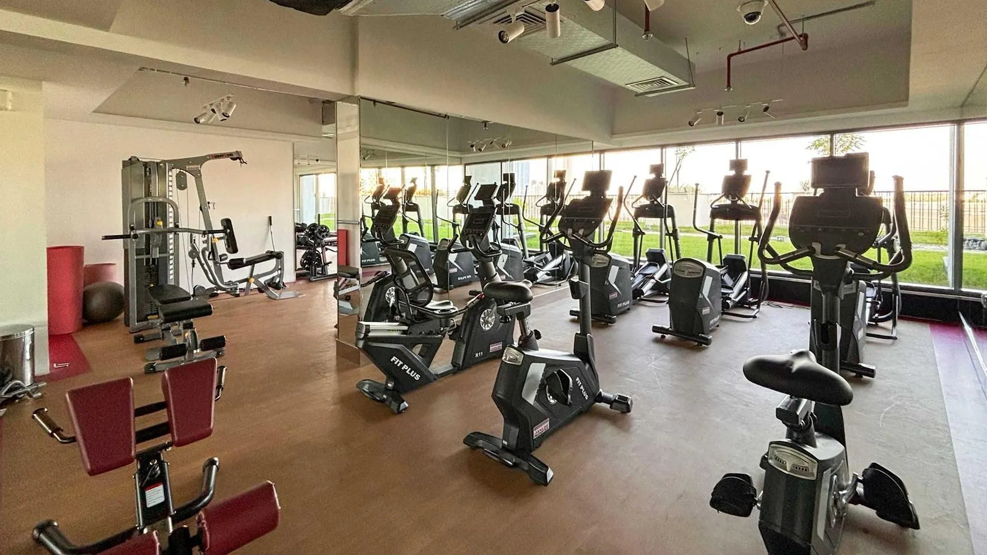 Frank Porter - Wavez Residence Dubai United Arab Emirates