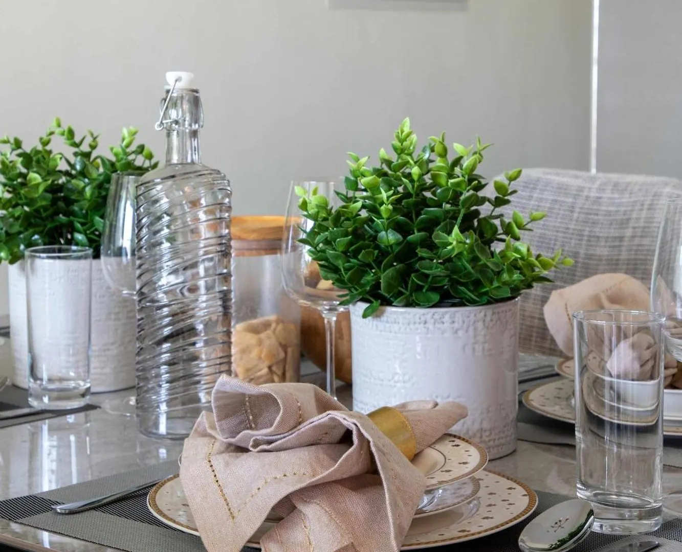 Frank Porter - Wavez Residence Dubai Apartment