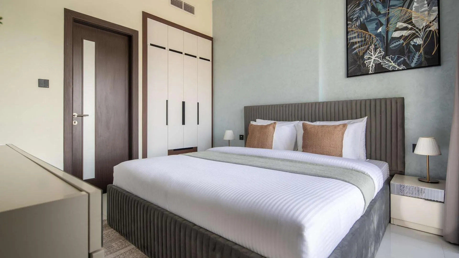 Frank Porter - Wavez Residence Dubai 0*,  United Arab Emirates