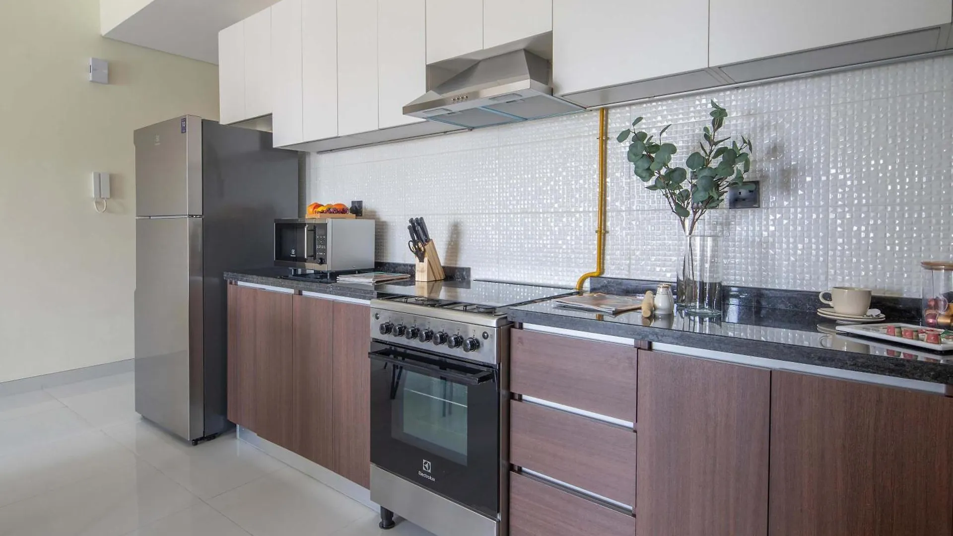 Frank Porter - Wavez Residence Dubai United Arab Emirates
