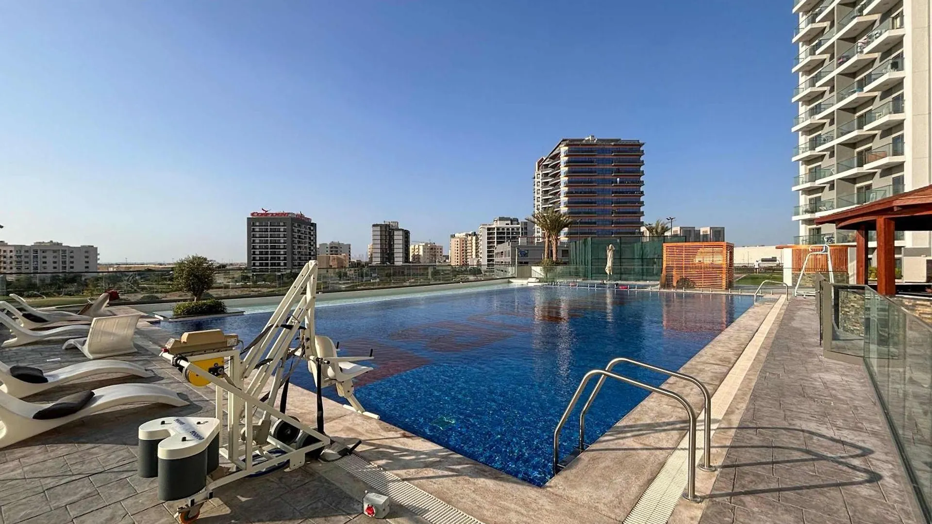 Frank Porter - Wavez Residence Dubai